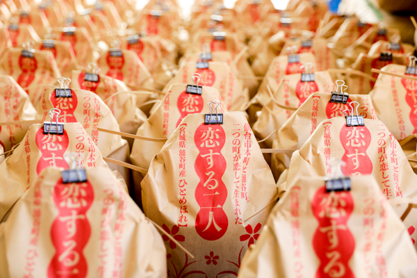 本町ファーム_恋する二人の袋詰めの様子1